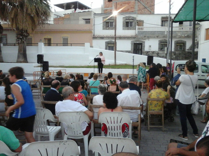 La chimenea de la Fábrica de San Fernando vuelve a echar humo con la clausura de las fiestas de Cerrillo Jaime